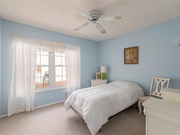 5th image of 956 Madrid Dr