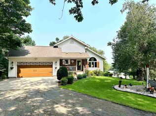 2280 Prairie View Rd, Decorah, IA 52101