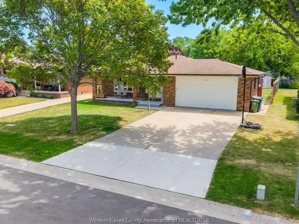 386 Woodridge Dr, Tecumseh, ON N8N 3A8