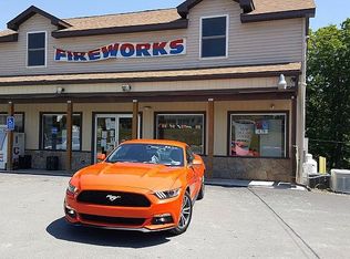 124 Glen Dr, Shohola, PA 18458