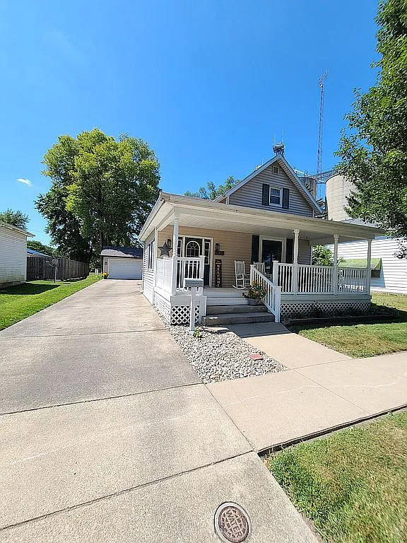 303 N Main St photo 1