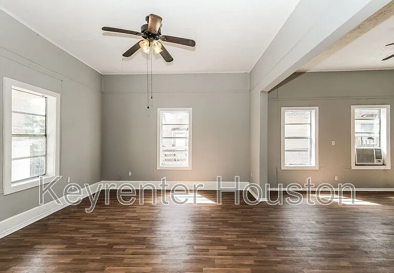 4610 Schroeder St #1 — Photo 4