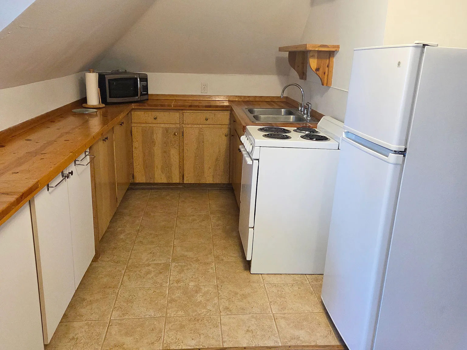 Studio, $790 — Photo 2
