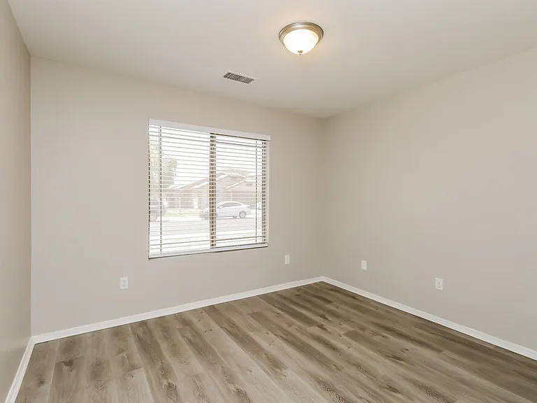 1504 W Page Ave — Photo 13