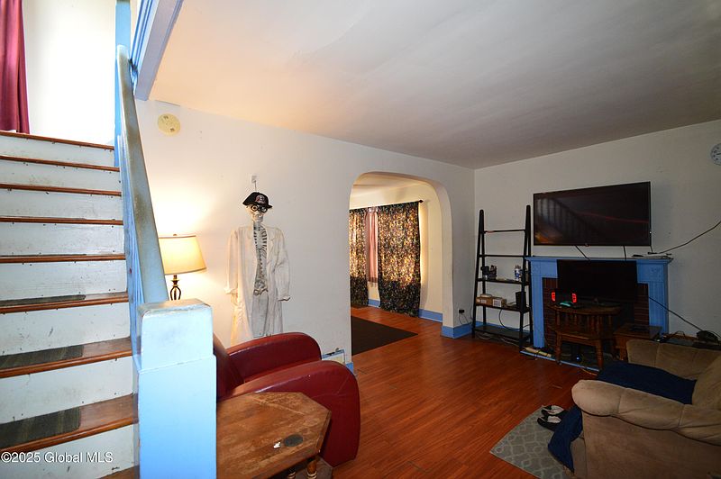 5th image of 106 Henry Street