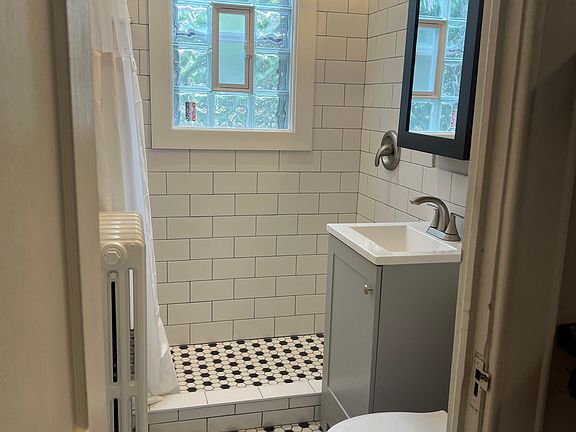 2nd image of 2817 Harriet Ave APT 2