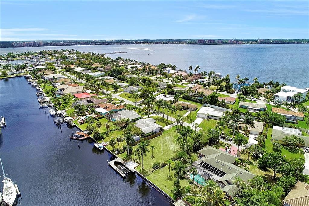931 Dolphin Dr, Cape Coral, FL 33904 Zillow