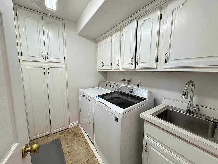 428 N 1200 E — Photo 43