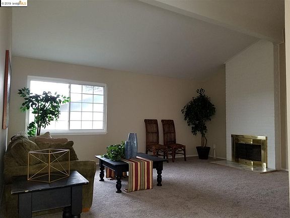 4th image of 2865 Gonzaga Ave
