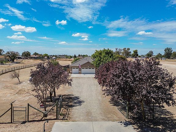 3rd image of 16322 La Canada Road