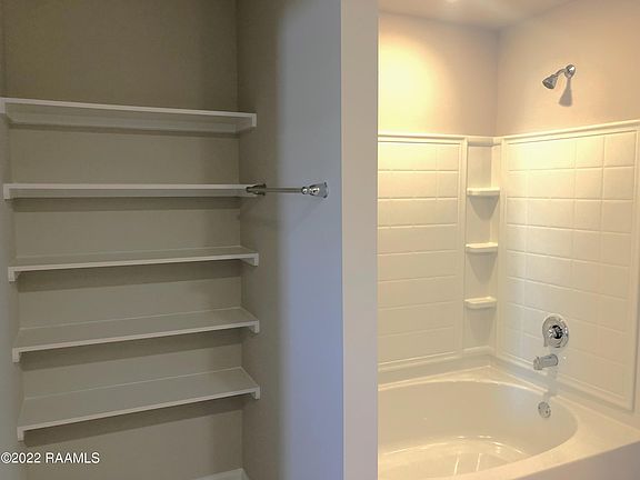 4th image of 130 Abbeywood Ct