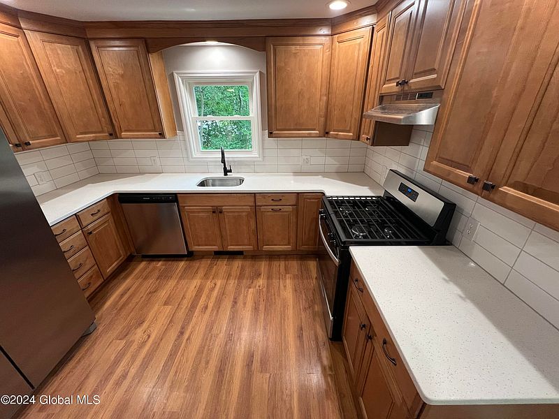 5th image of 33 Charlton Road