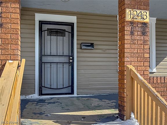 3rd image of 1243 Oak Grove Ave
