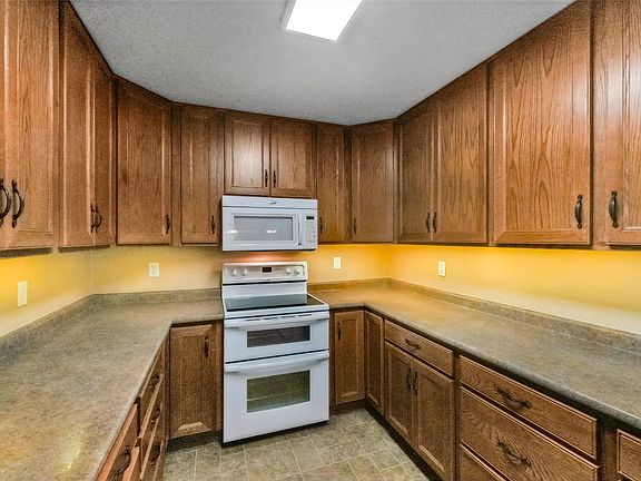 5th image of 516 12th Ave NW