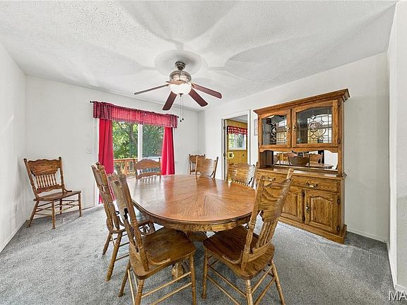 4th image of 300 Greentree Rd
