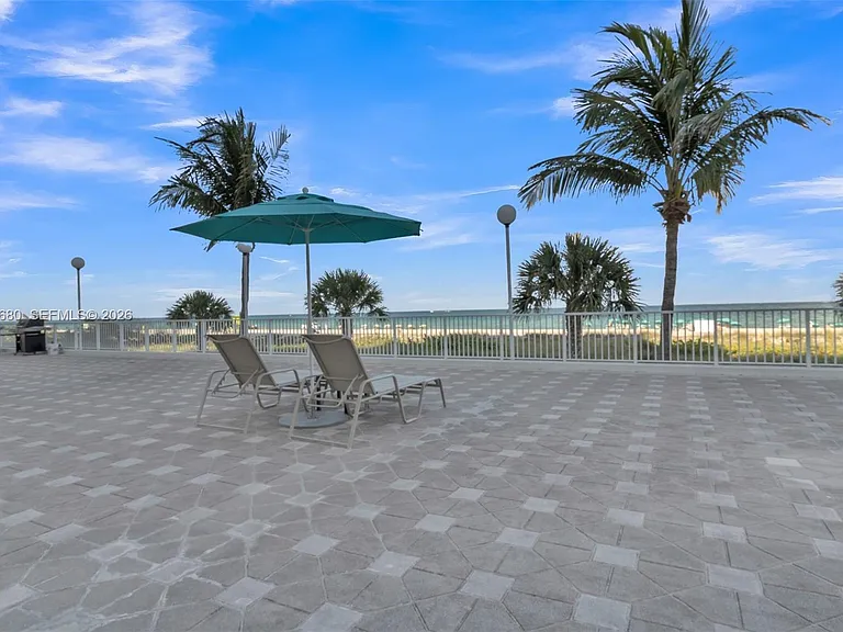 5701 Collins Ave #Penthouse 08 — Photo 42