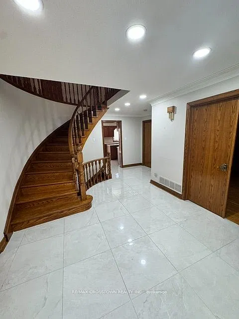 4 bed, $4,000 — Photo 3