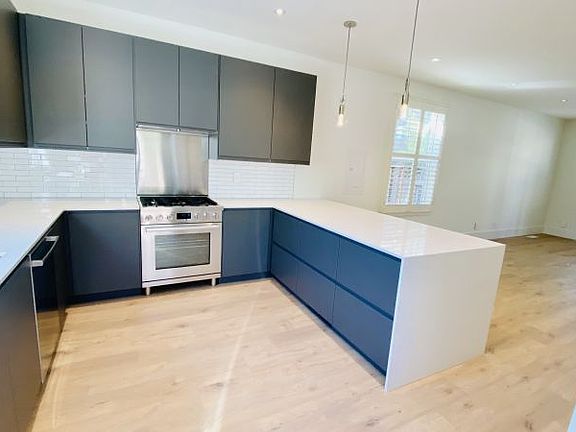 5th image of 142 Creekside Village Dr