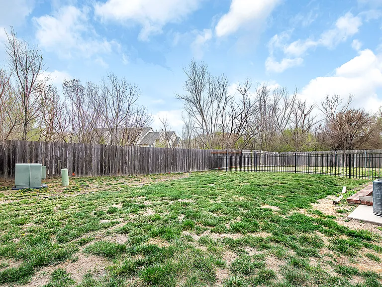 3332 N Governeour Cir — Photo 25