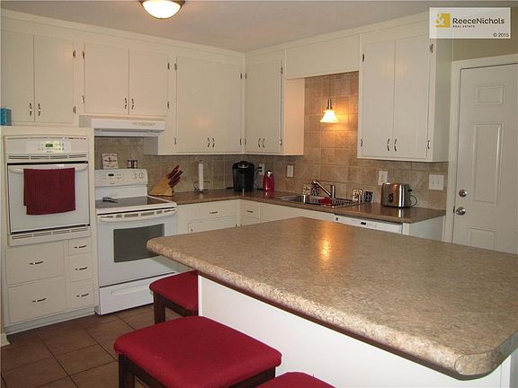 5th image of 9109 W 89th St