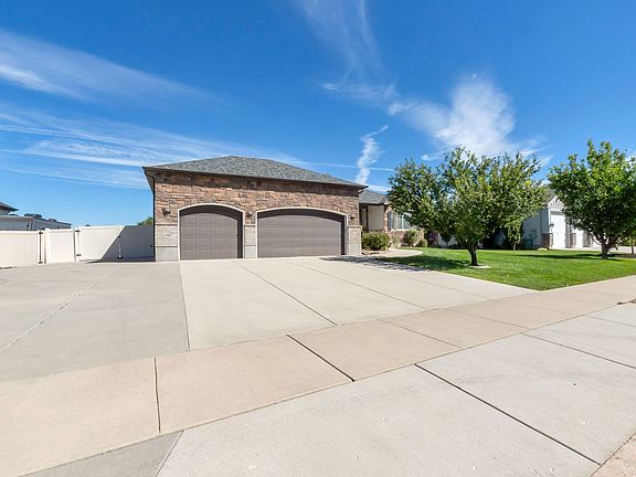 3rd image of 1184 W Michaelsen Way