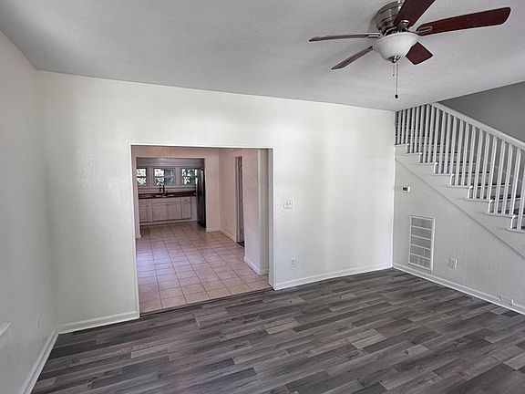 3rd image of 2815 Keller Ave