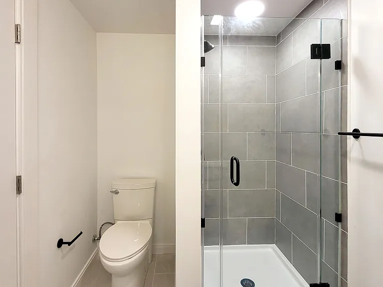 4710 41st St NW #201 — Photo 11