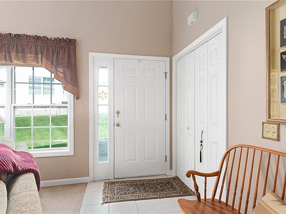 4th image of 18 Silver Pines Blvd