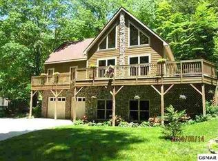 713 Turkey Nest Rd, Gatlinburg, TN 37738