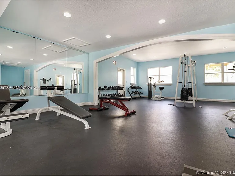 8245 Lake Dr #401 — Photo 21