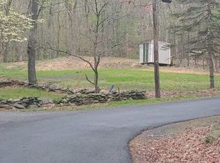 122 Willow Dr, Hawley, PA 18328