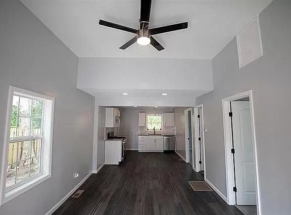 3rd image of 8414 Paseo Blvd