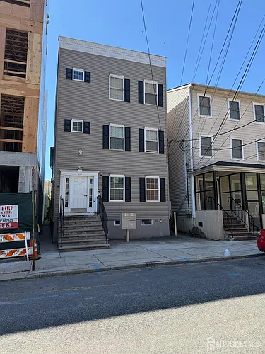 118 Bayard St Photo 1