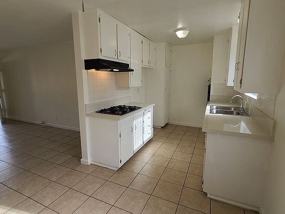 5th image of 7321-2-6 N Variel Ave #6023a4438