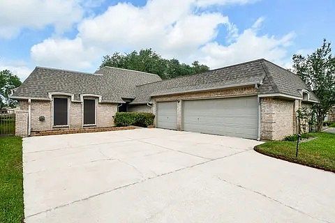 1st image of 2808 Cypress Point Dr