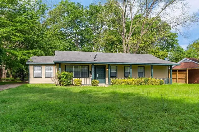 973 Parkwood Ct