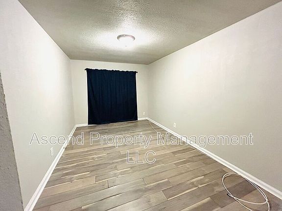 4th image of 217 Sequoia Dr APT B