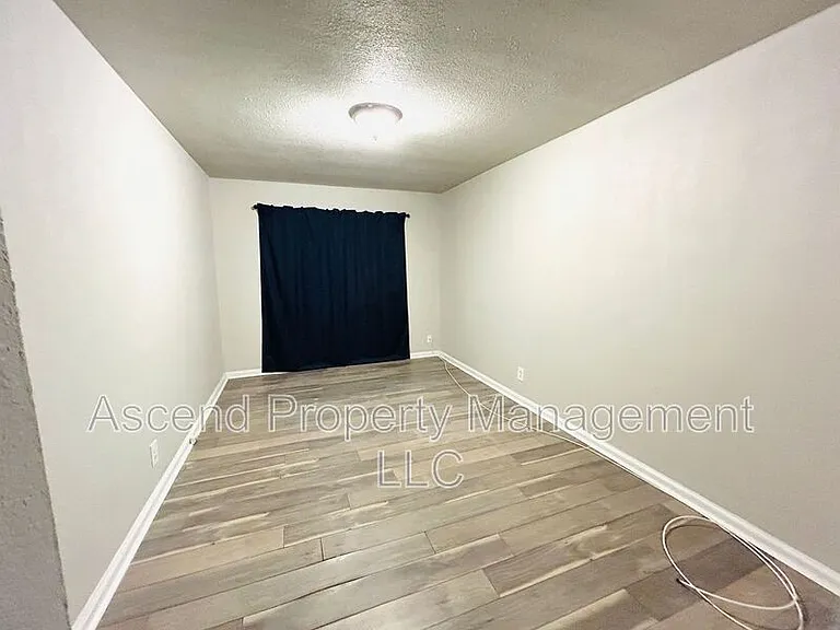 217 Sequoia Dr #B — Photo 4