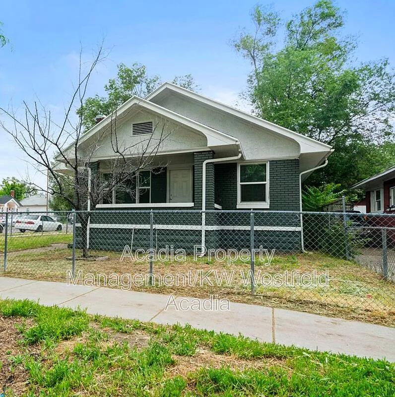 2 bed, 1.0 bath, 1219 sqft, $1,099 — Photo 4