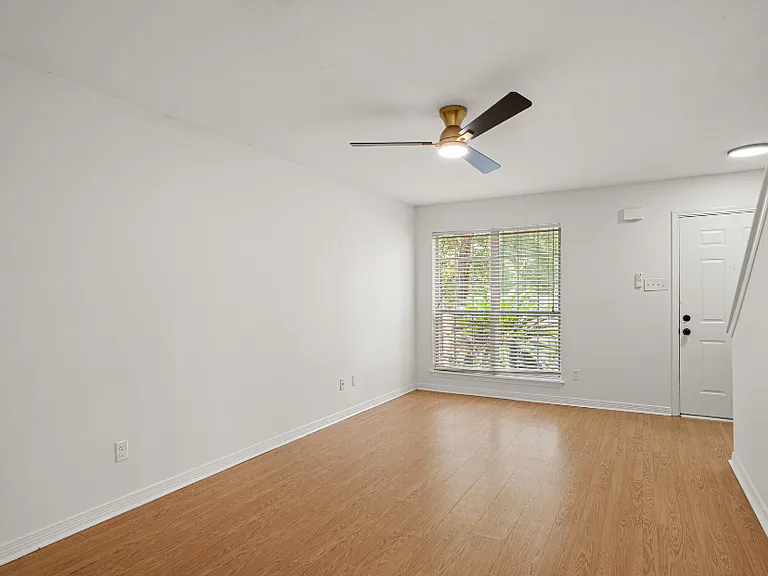 981 Dickenson Ave #981 — Photo 4