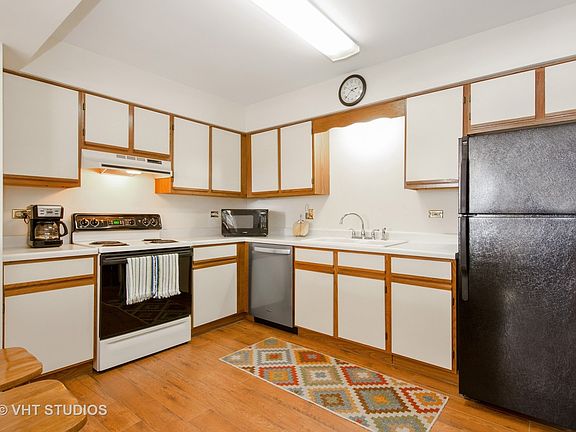 4th image of 4905 W Oakwood Dr APT D