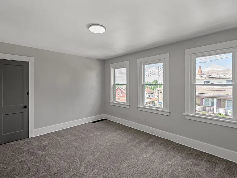 109 W Cherryhill St — Photo 8