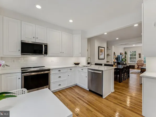 3559 Hamlet Pl, Chevy Chase, MD 20815