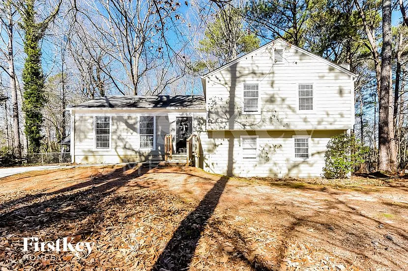 4 bed, 3.0 bath, 2164 sqft, $2,285 — Photo 1