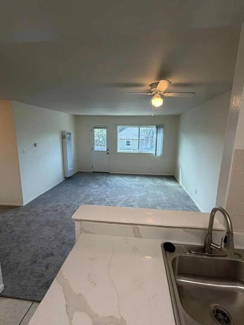 407 Fairmount Ave — Photo 4