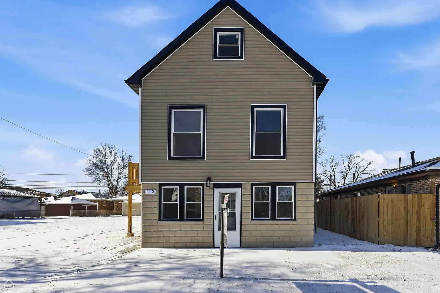 710 Greenbay Ave photo 1