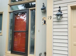 19 Apple Hl, Newington, CT 06111