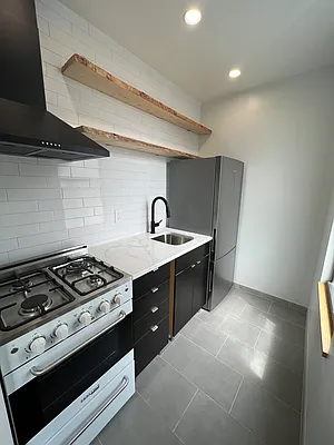 Rented by Capri Jet Realty Corp | media 10