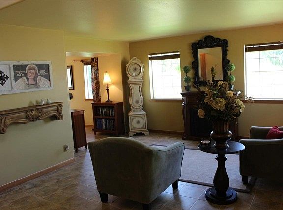4th image of 63 Edgewood Dr
