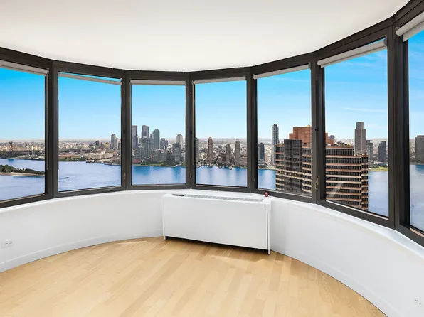 330 East 38th Street image 1 of 10